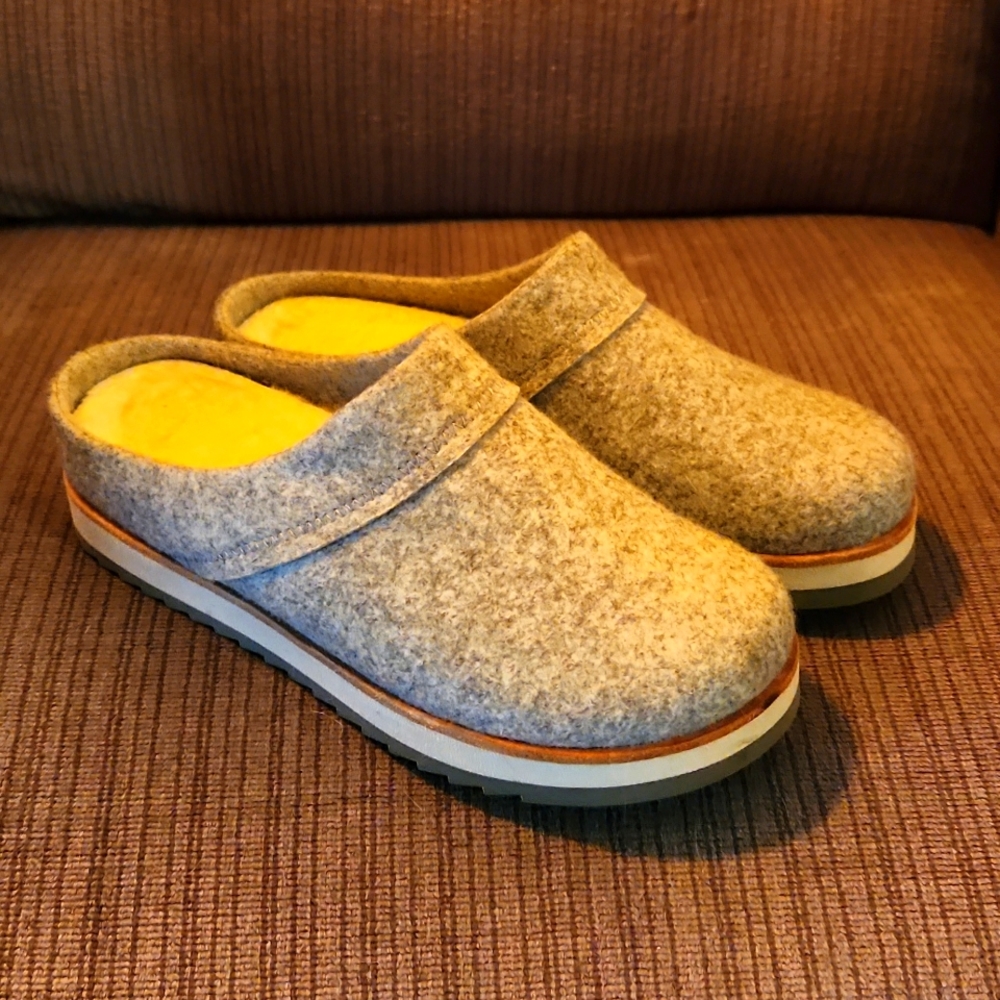Merrell Juno Slipon wool clog womens size 6.